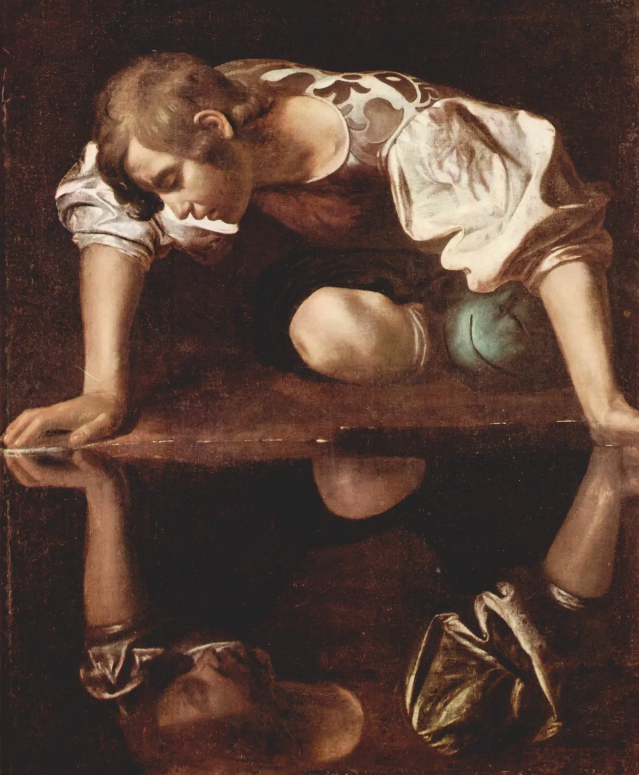 Narciso, pintura atribuida a Caravaggio: un joven se inclina sobre el agua y contempla su reflejo